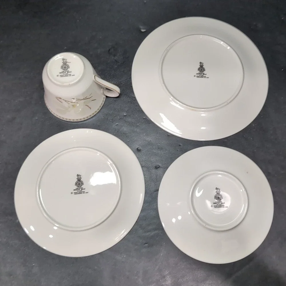 Royal Doulton White Nile Four Piece‎ Place Setting, Vintage Fine China Tableware
